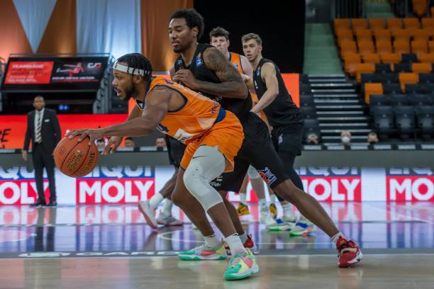 是荷兰足球 是荷兰足球